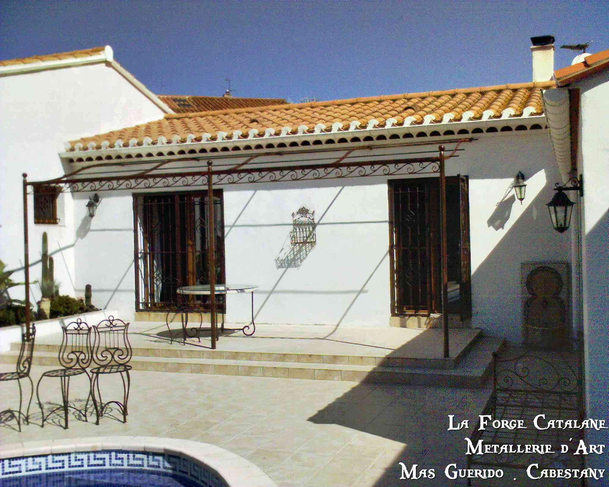 pergola  frise avec des volutes forge catalane.jpg